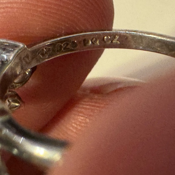 Vintage 925 Sterling silver ring with CZ’s - Picture 7 of 12